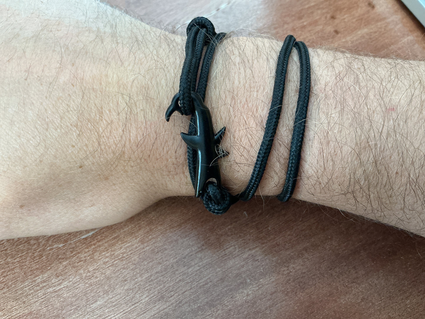 Paracord shark bracelet