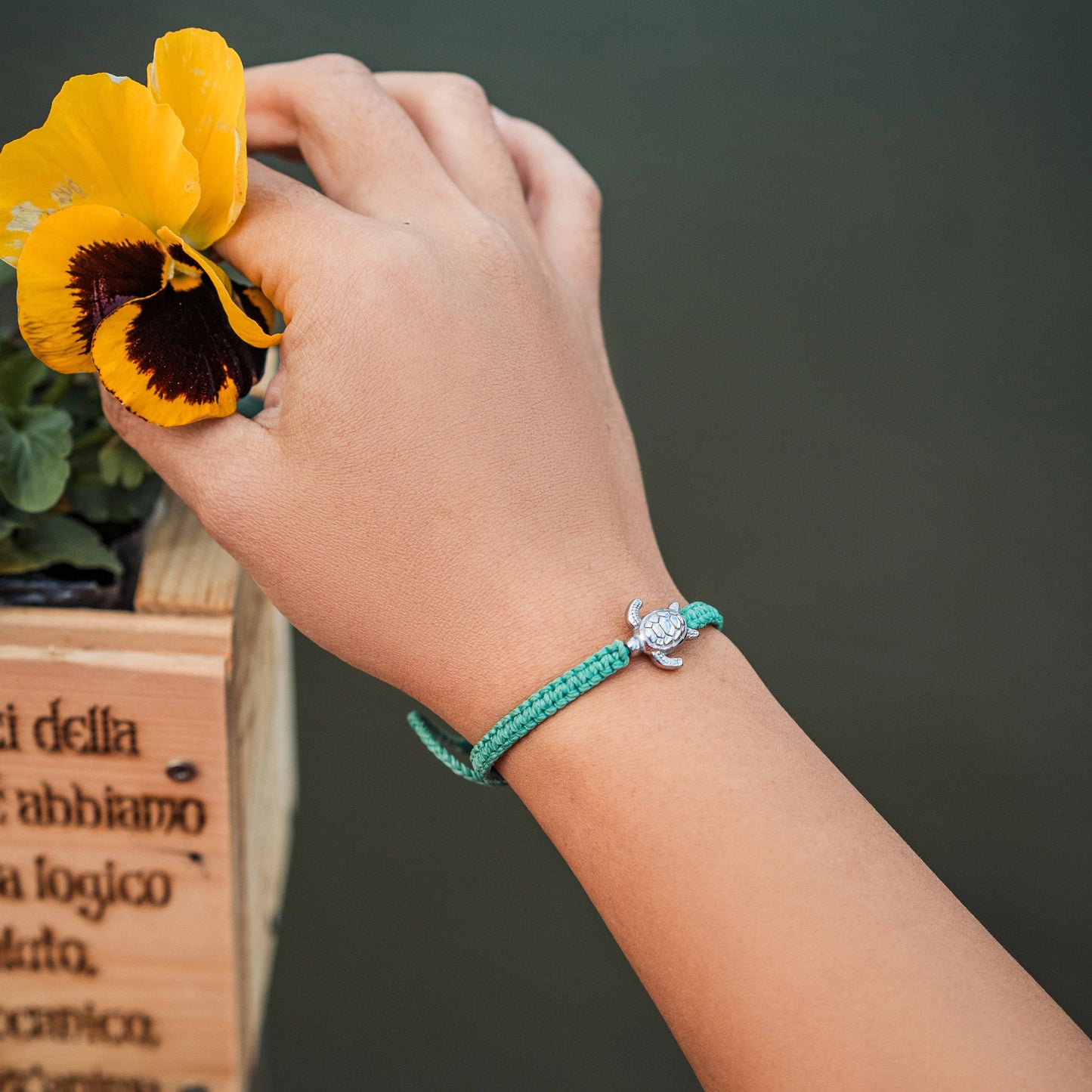 4ocean Sea Turtle Rescue Bracelet - Seafoam Green [6-pack]